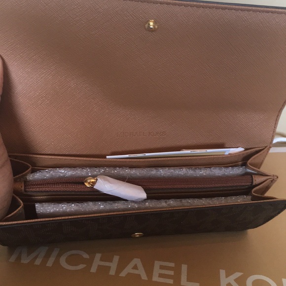Michael Kors Kimberly Bag and Wallet Set - Picture 4 of 4